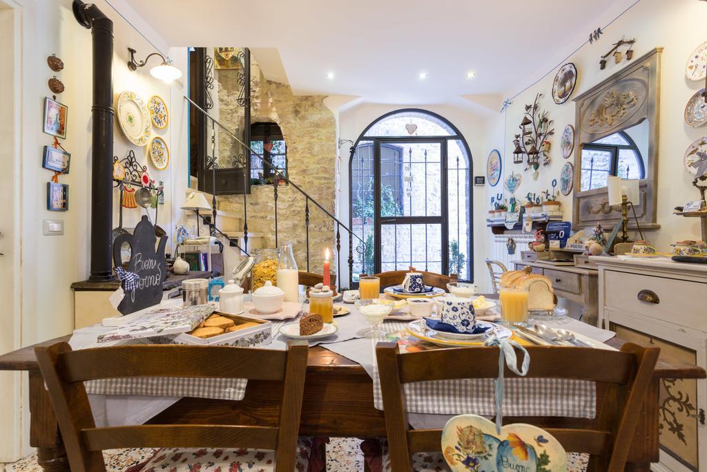 Bed And Breakfast A Casa Delle Fate Assisi Eksteriør billede
